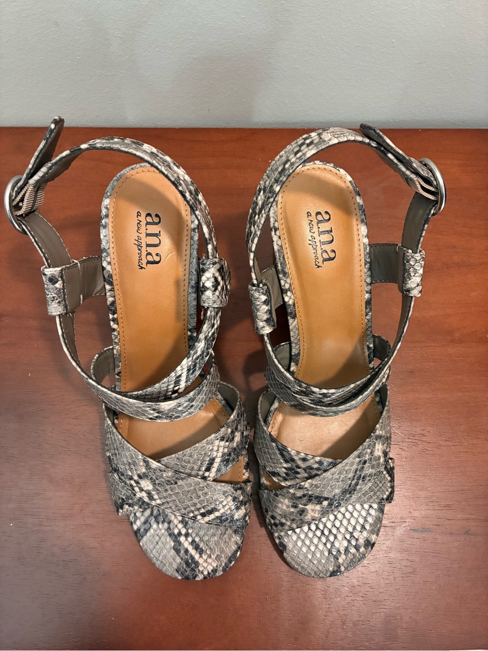 a.n.a Nadia Heels Sandals Snake Skin Print Taupe Gray Sz 7.5 New w/o Tags or Box - Picture 6 of 11